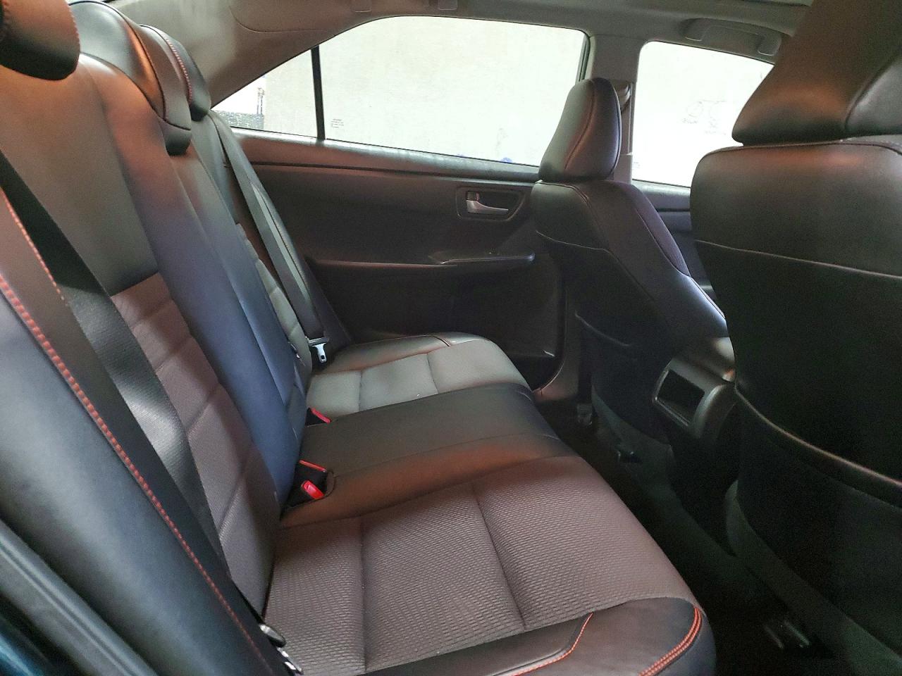 2016 TOYOTA CAMRY LE photo 10
