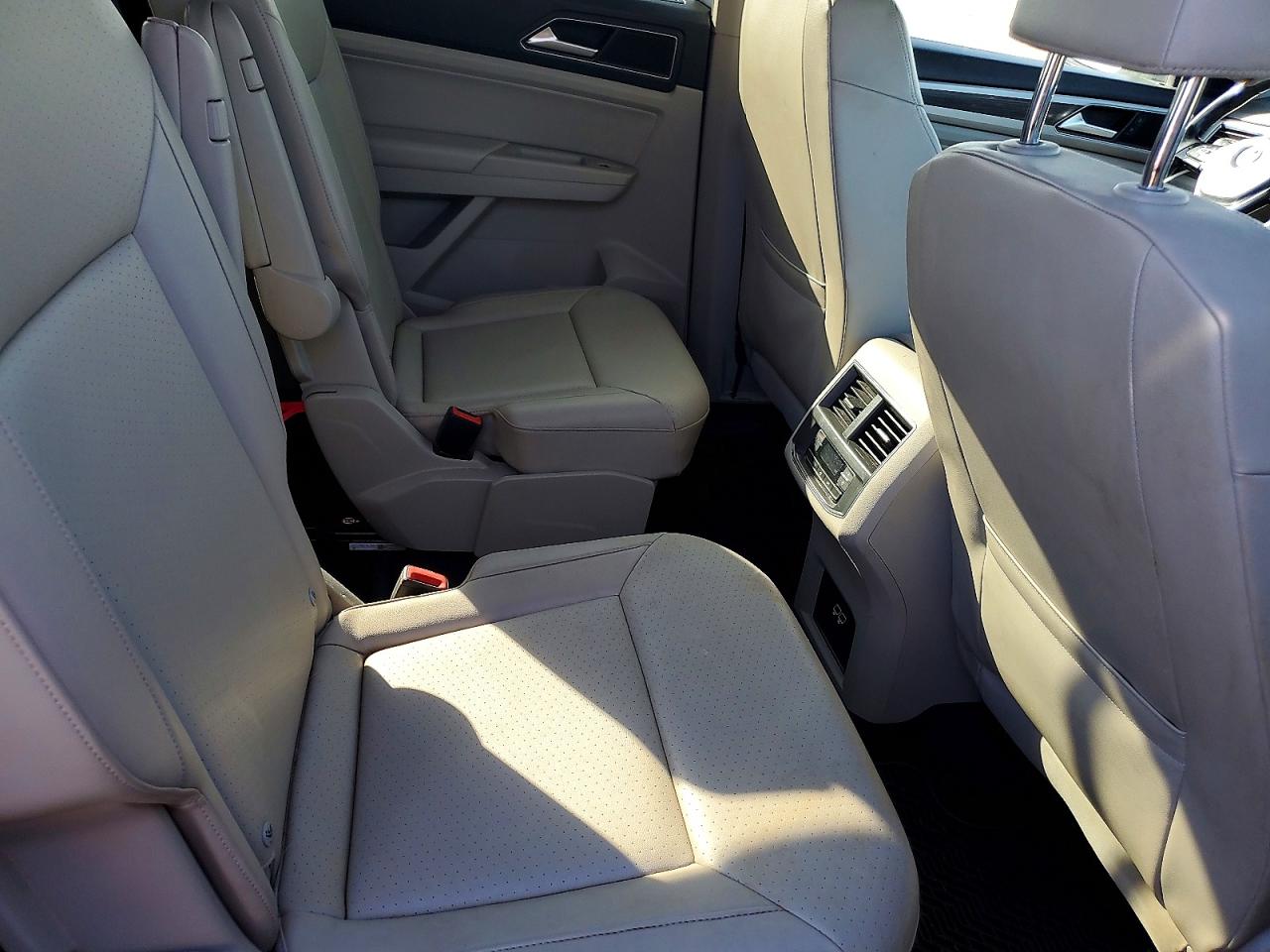 2018 VOLKSWAGEN ATLAS SEL photo 21
