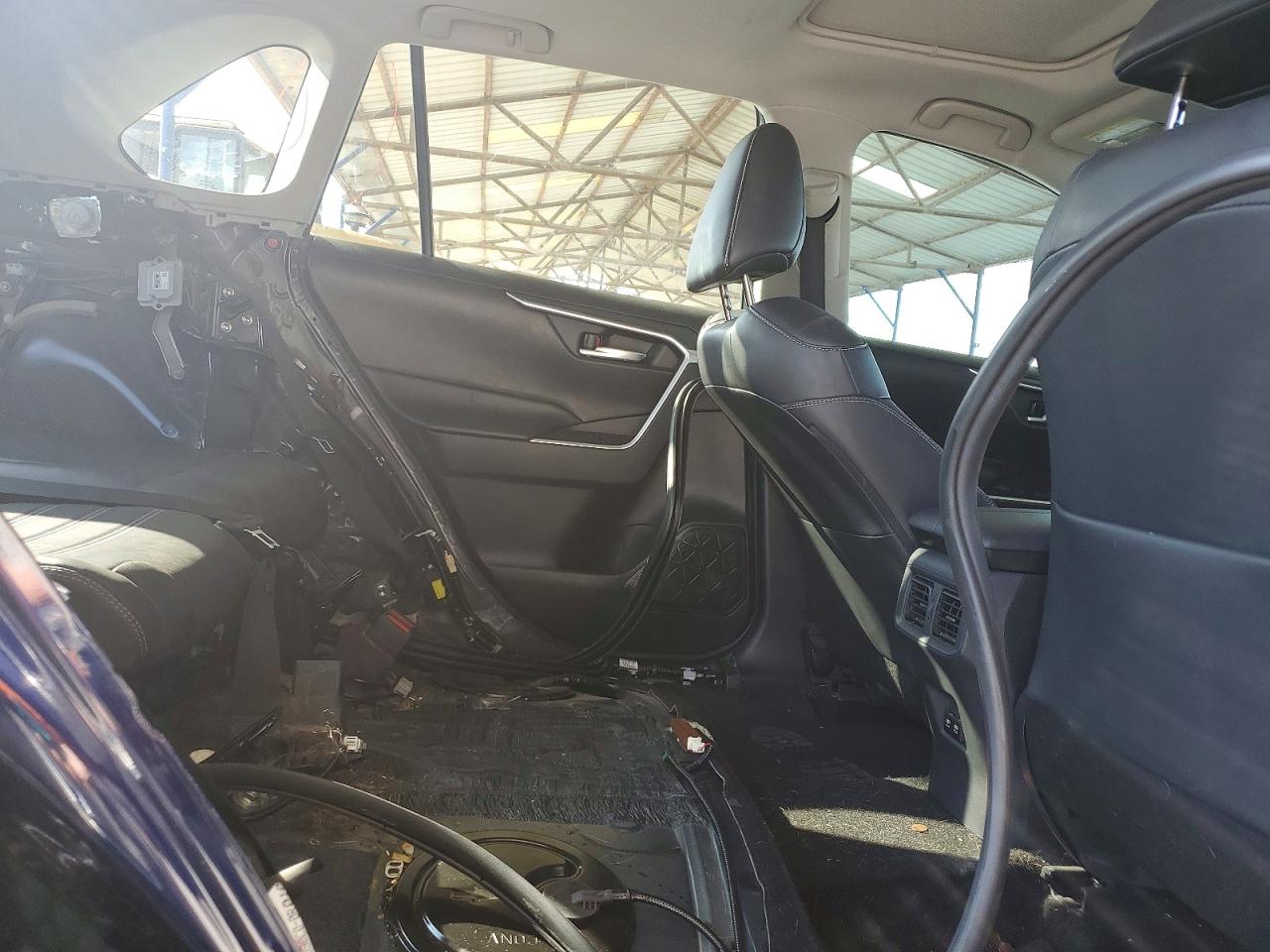 2019 TOYOTA RAV4 XLE PREMIUM photo 19