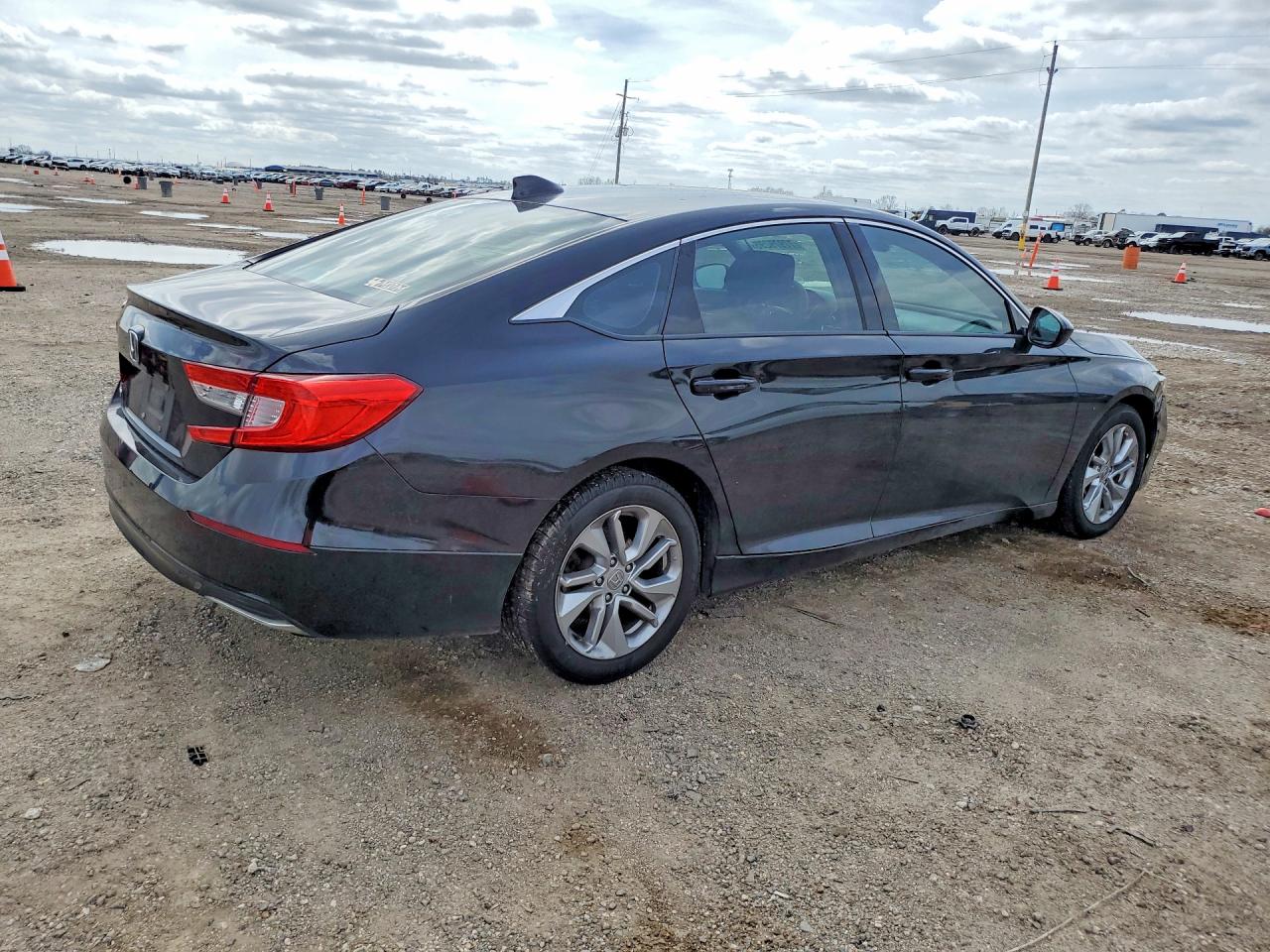 2018 HONDA ACCORD LX photo 3