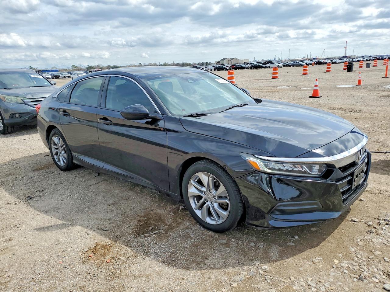 2018 HONDA ACCORD LX photo 4