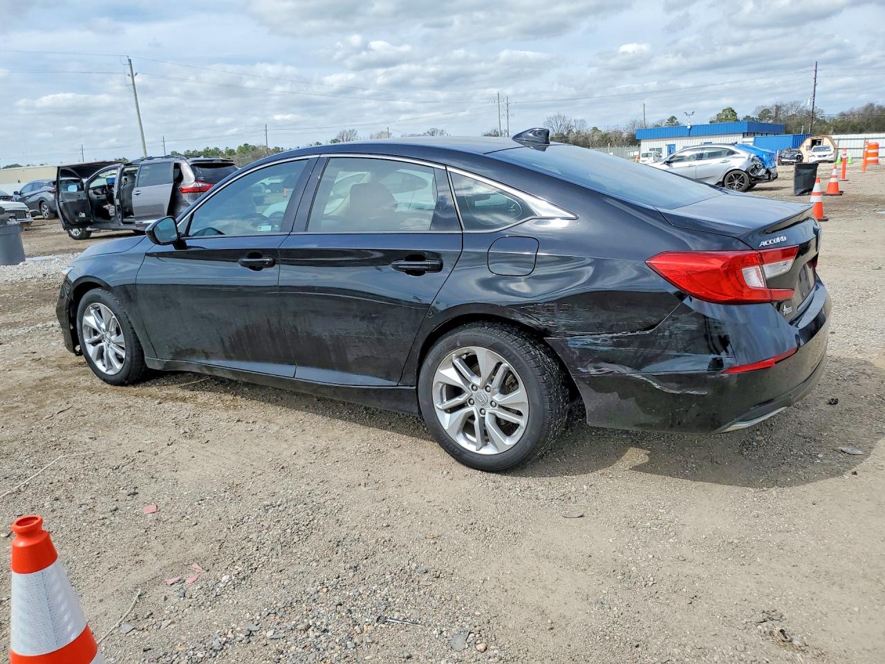 2018 HONDA ACCORD LX photo 2