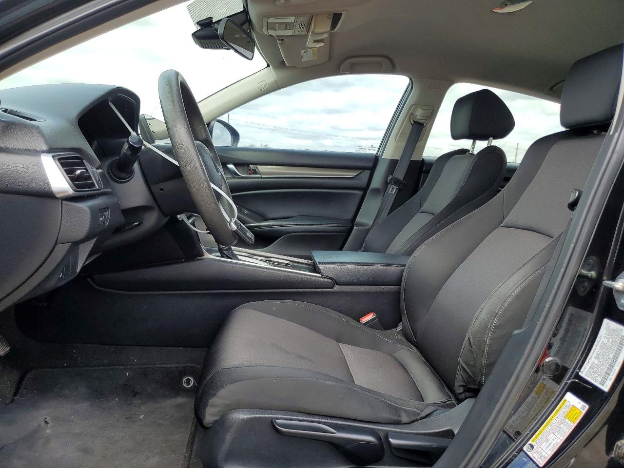 2018 HONDA ACCORD LX photo 7