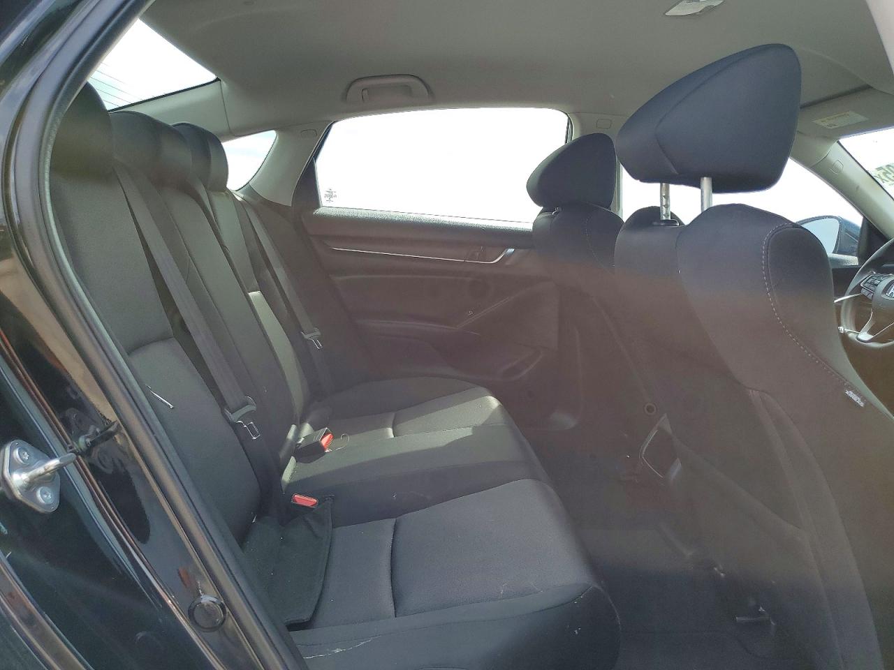 2018 HONDA ACCORD LX photo 10