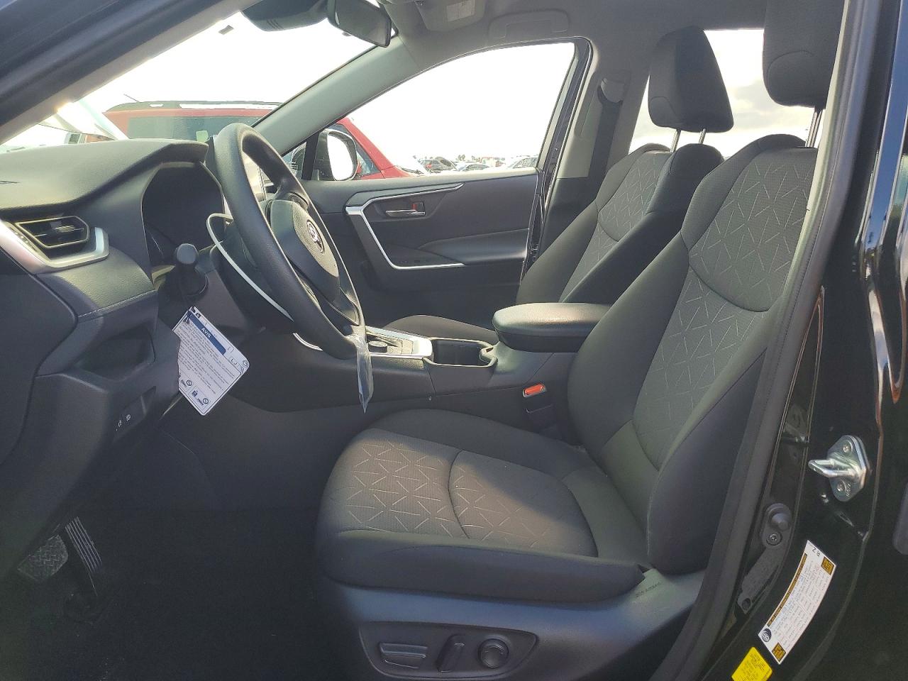 2024 TOYOTA RAV4 XLE photo 13