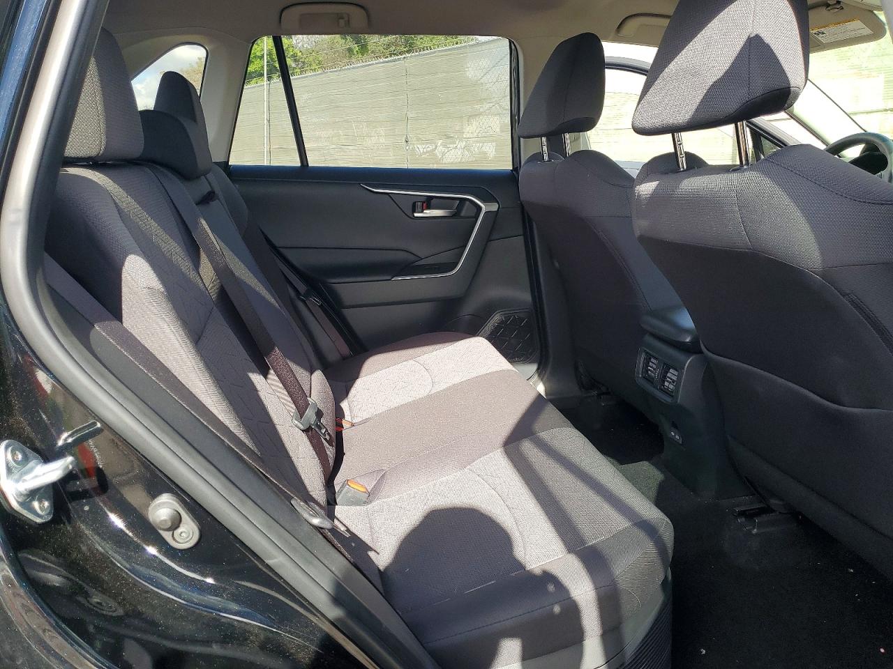 2024 TOYOTA RAV4 XLE photo 21