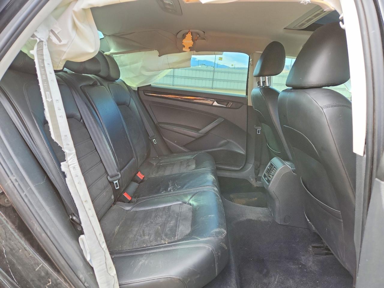 2014 VOLKSWAGEN PASSAT SEL photo 10