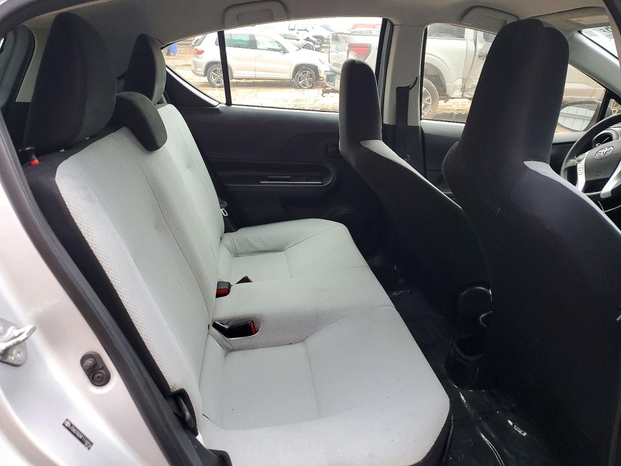 2015 TOYOTA PRIUS C photo 10