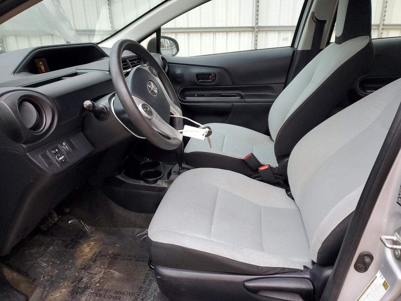2015 TOYOTA PRIUS C photo 7