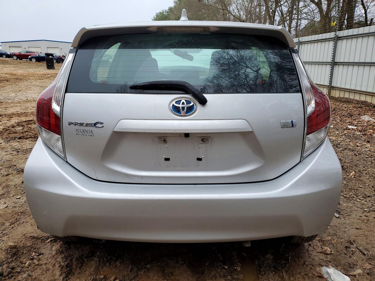 2015 TOYOTA PRIUS C photo 6