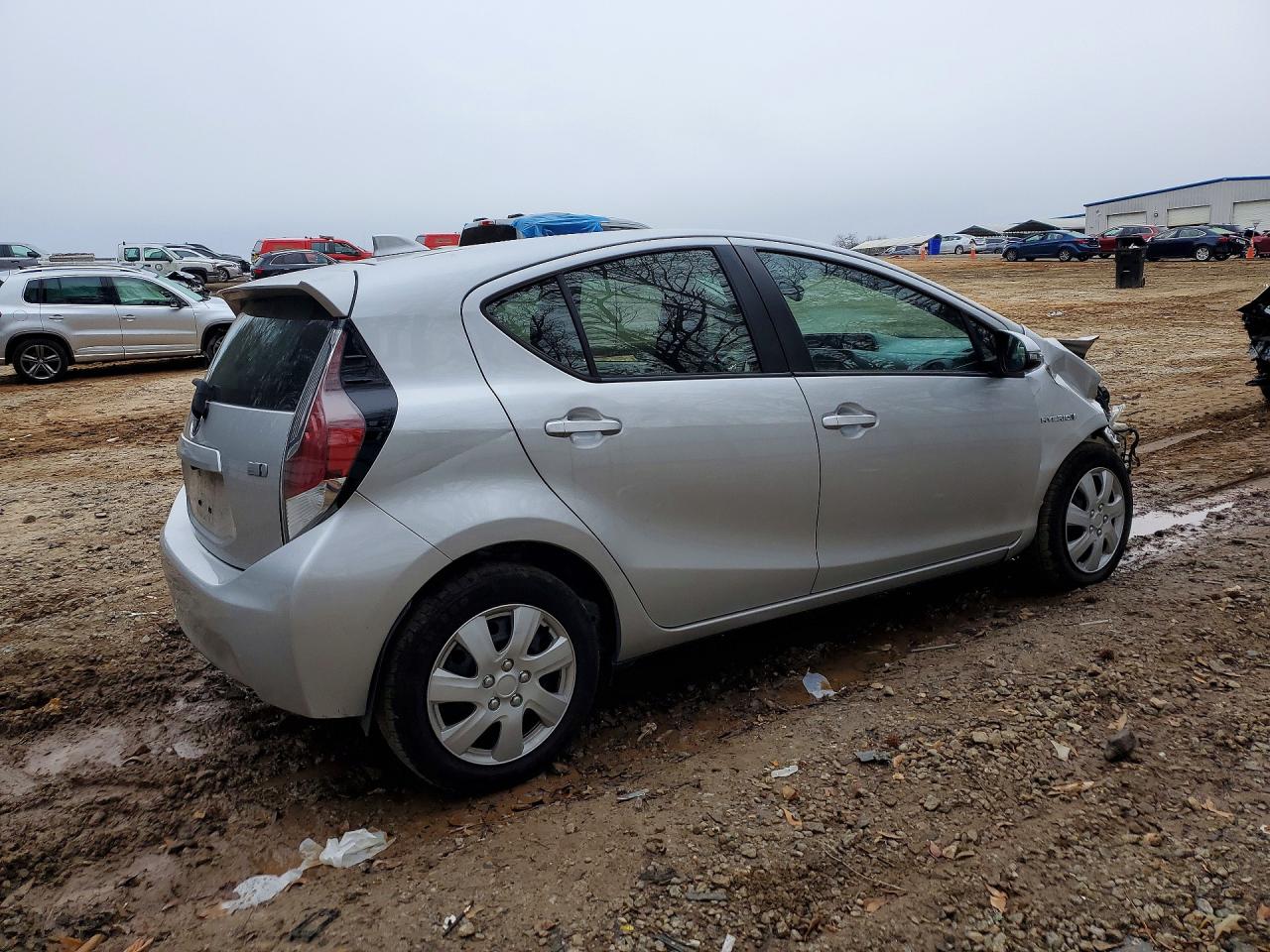 2015 TOYOTA PRIUS C photo 3
