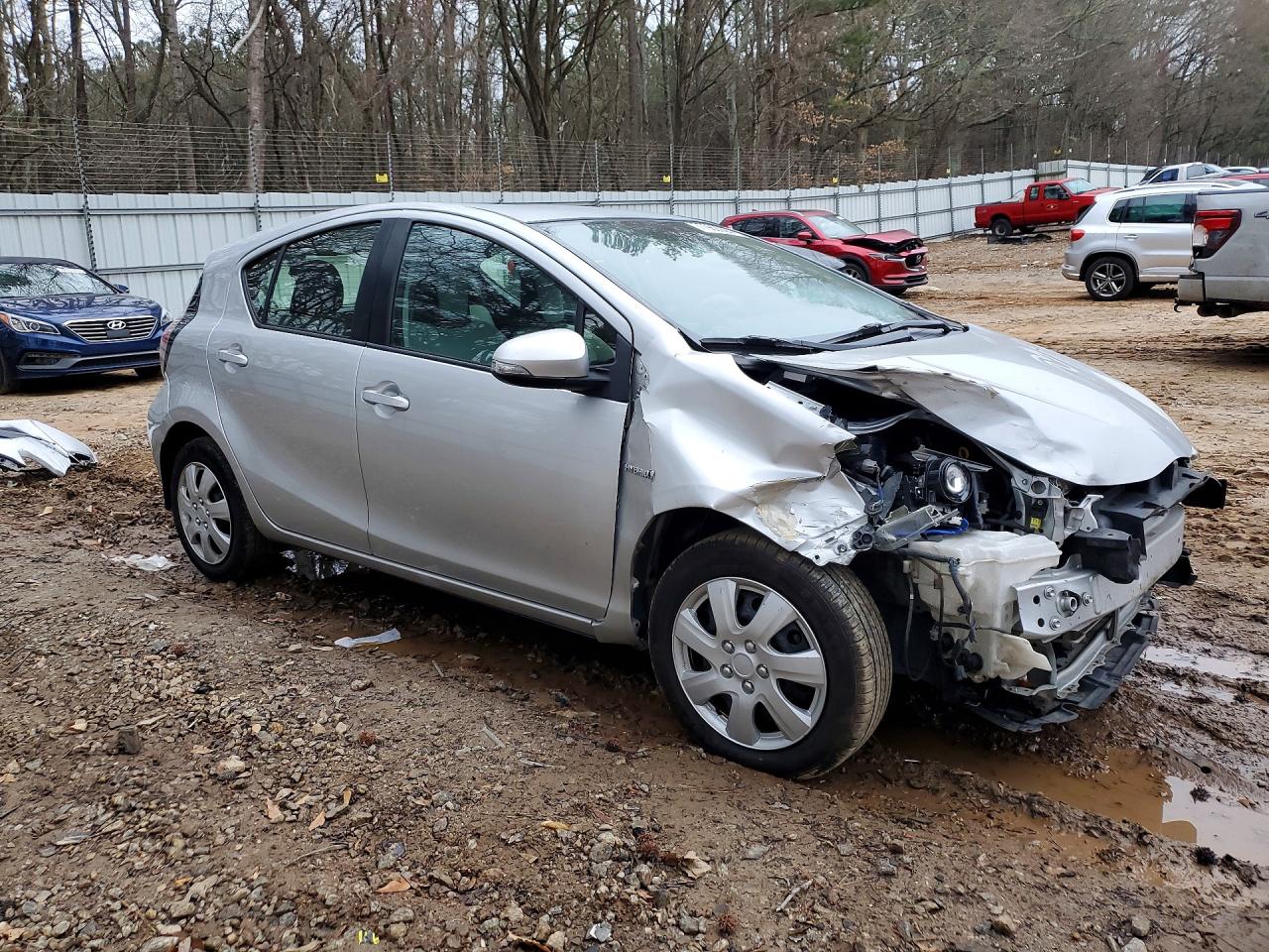 2015 TOYOTA PRIUS C photo 4