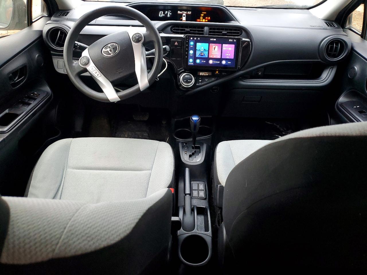 2015 TOYOTA PRIUS C photo 8