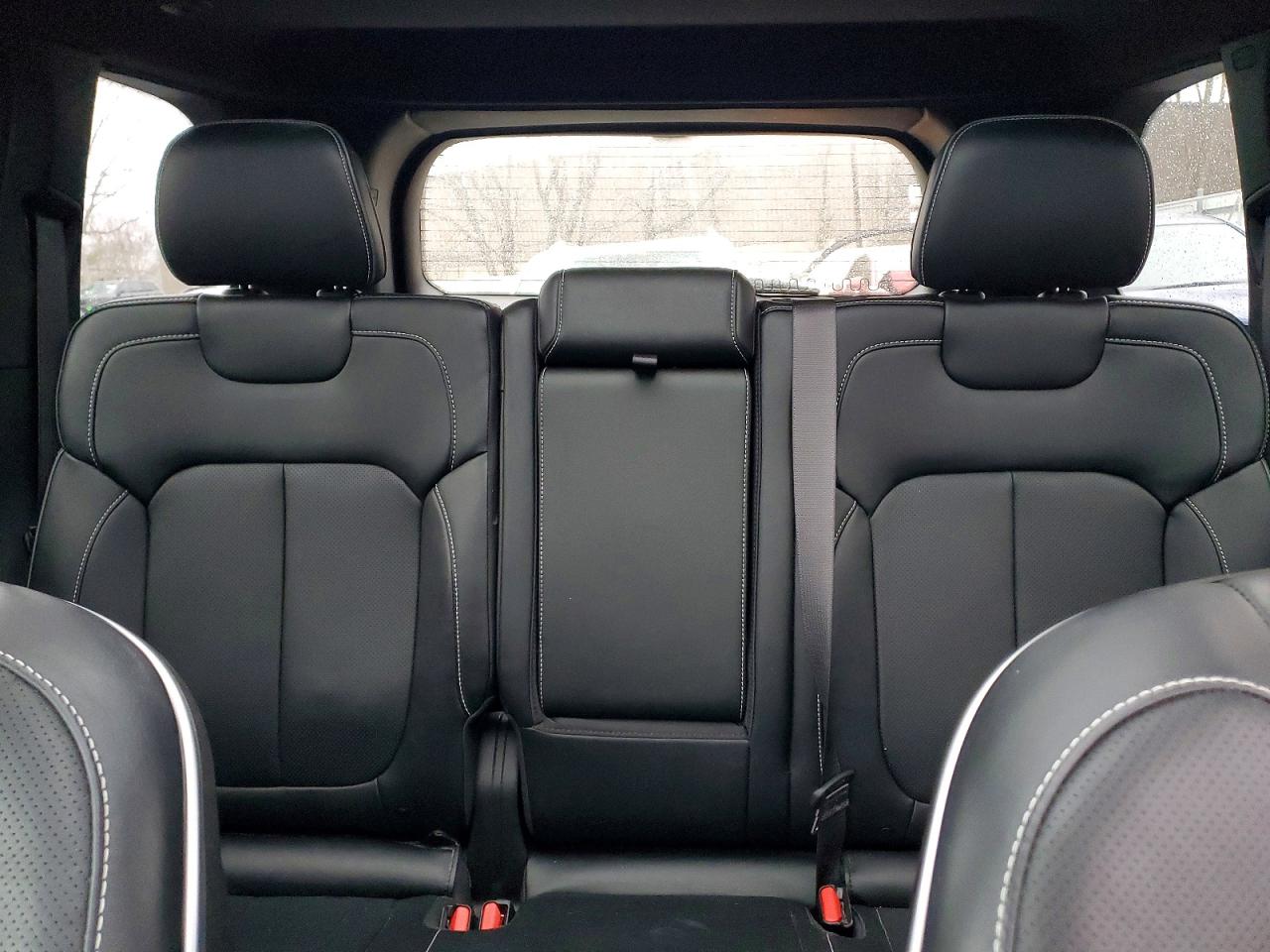 2023 JEEP GRAND CHEROKEE OVERLAND 4XE photo 19