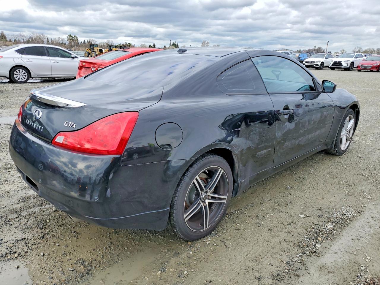 2010 INFINITI G37 photo 3