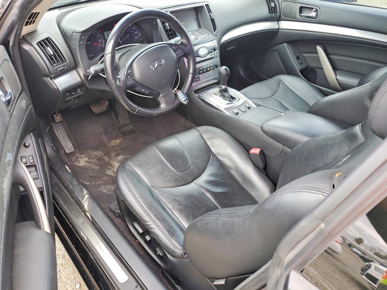 2010 INFINITI G37 photo 8