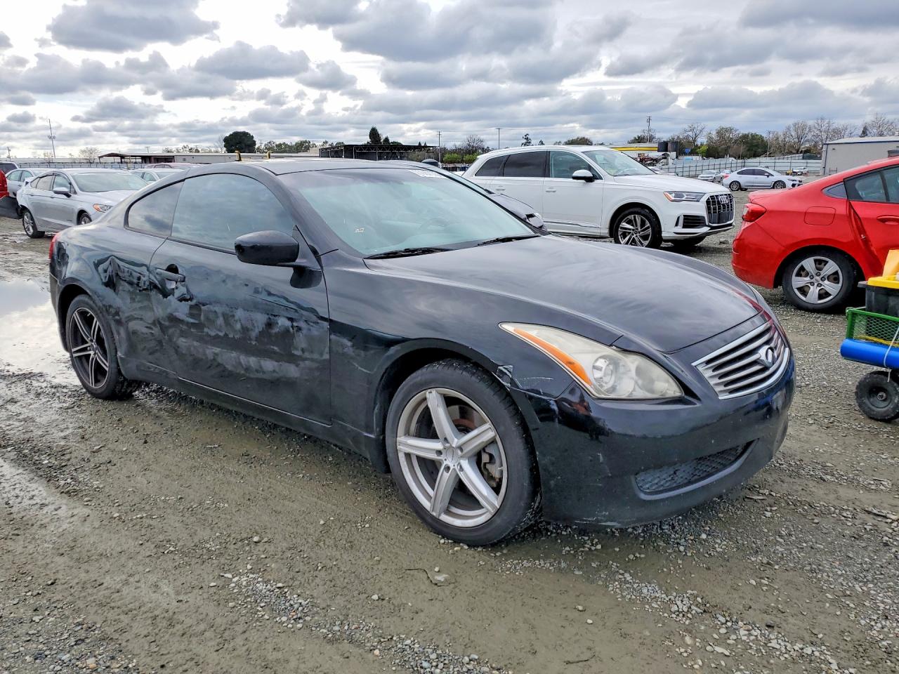 2010 INFINITI G37 photo 4