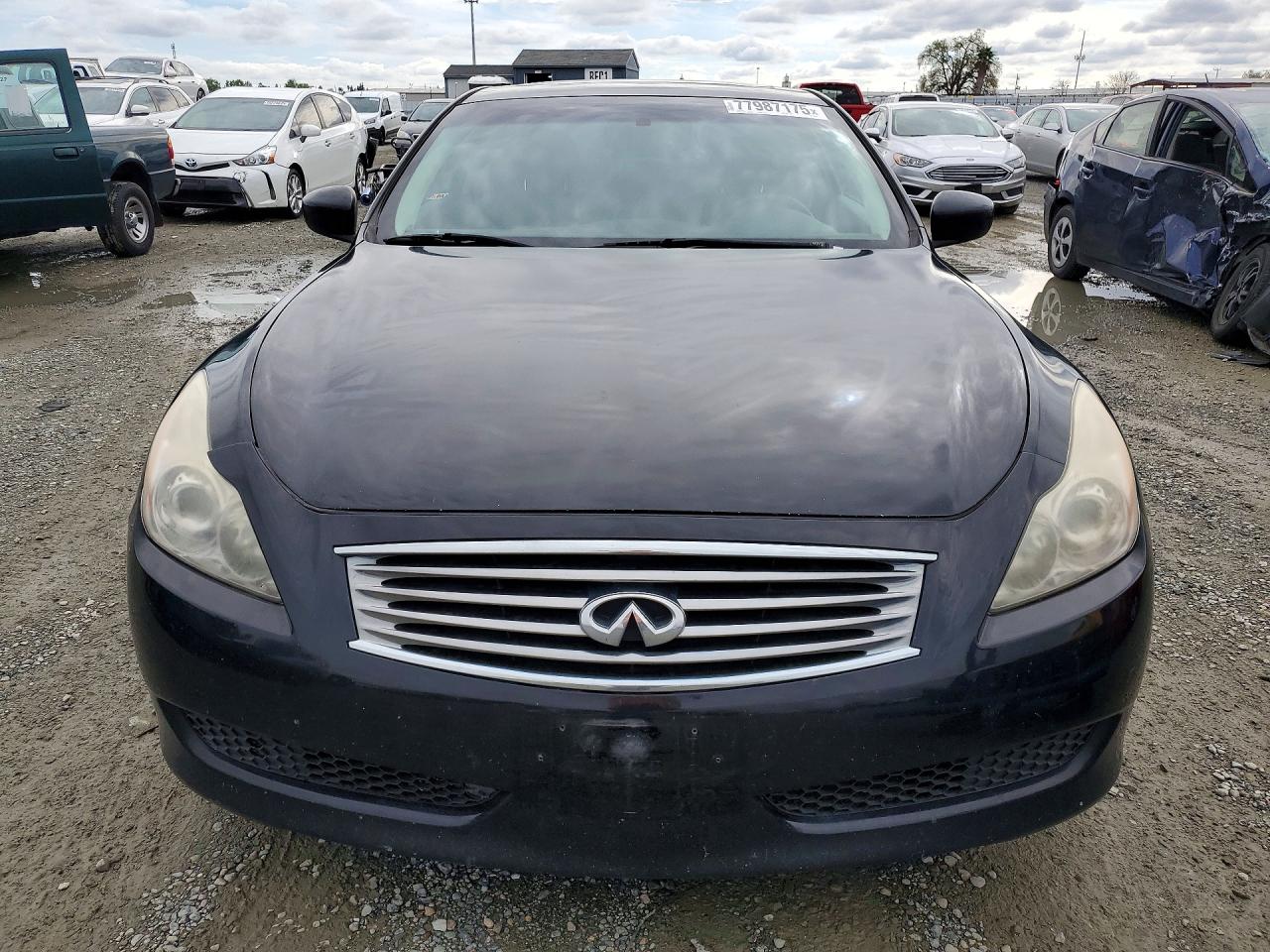 2010 INFINITI G37 photo 5