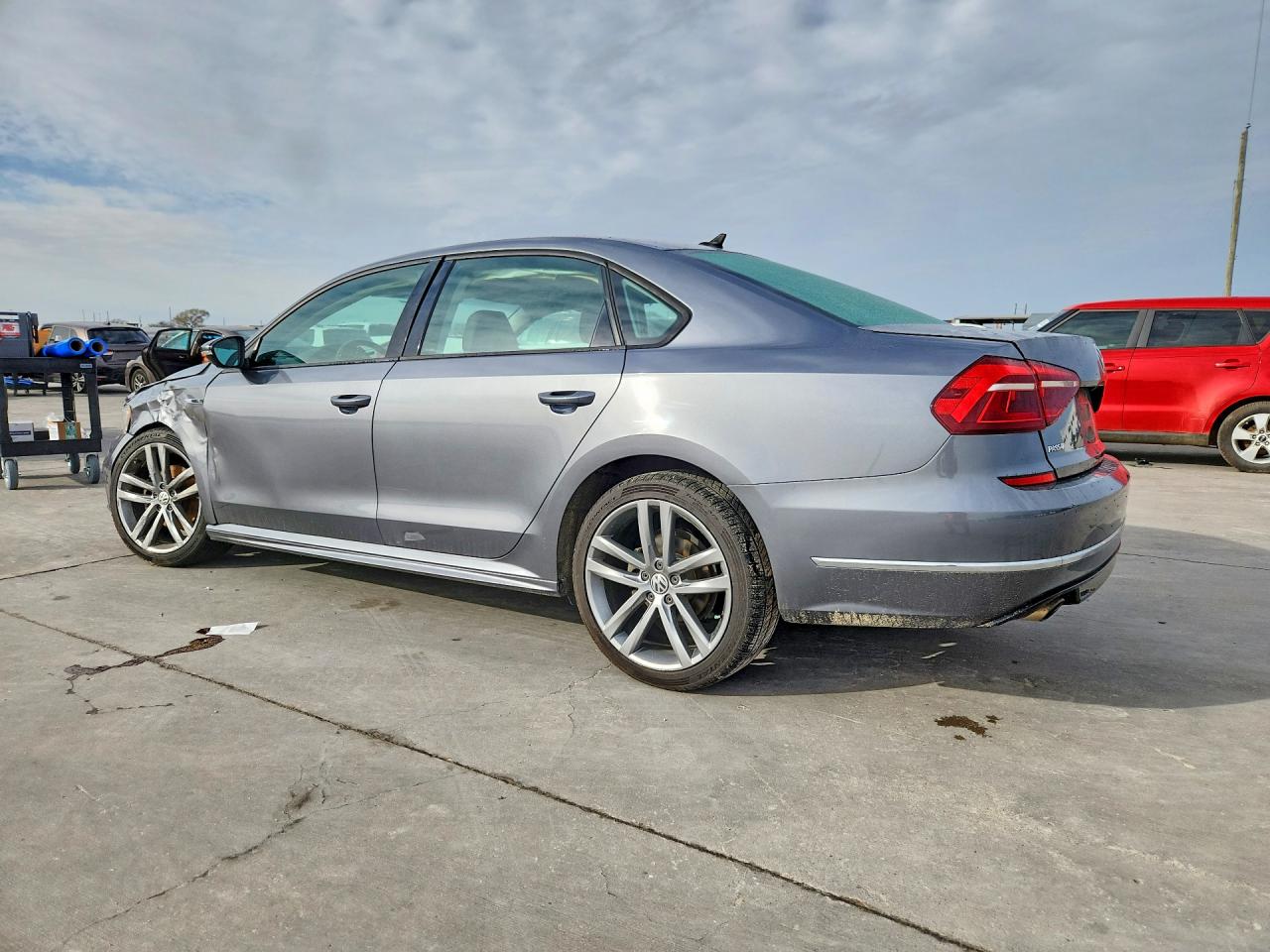 2018 VOLKSWAGEN PASSAT S photo 4