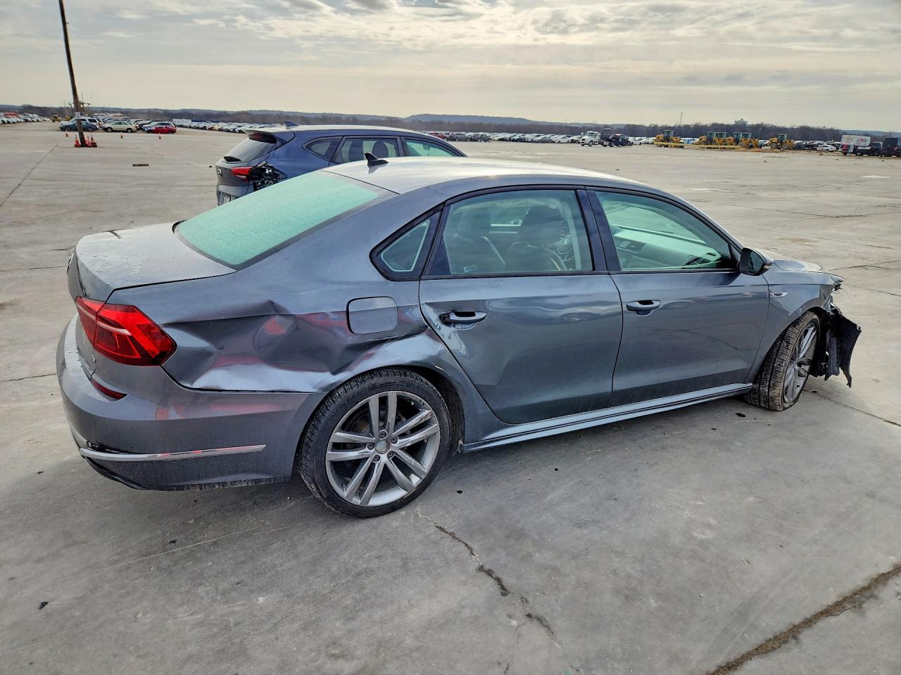 2018 VOLKSWAGEN PASSAT S photo 7