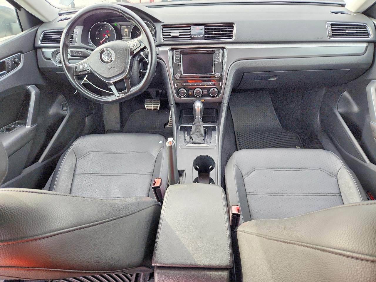 2018 VOLKSWAGEN PASSAT S photo 22