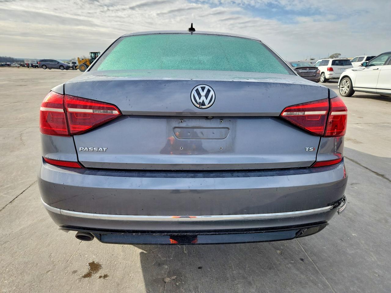 2018 VOLKSWAGEN PASSAT S photo 16