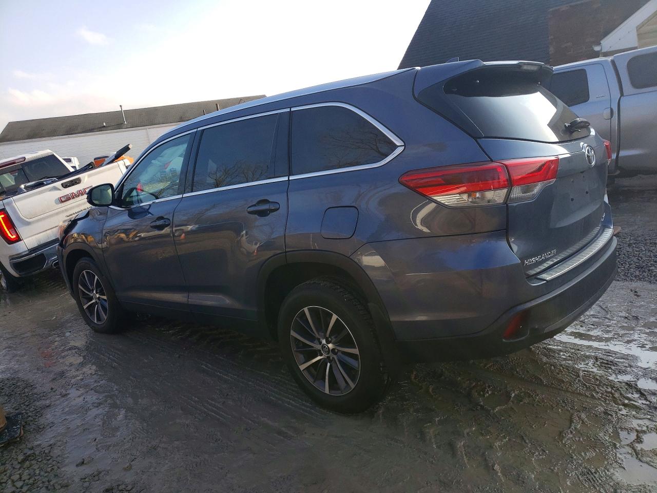 2019 TOYOTA HIGHLANDER SE photo 3