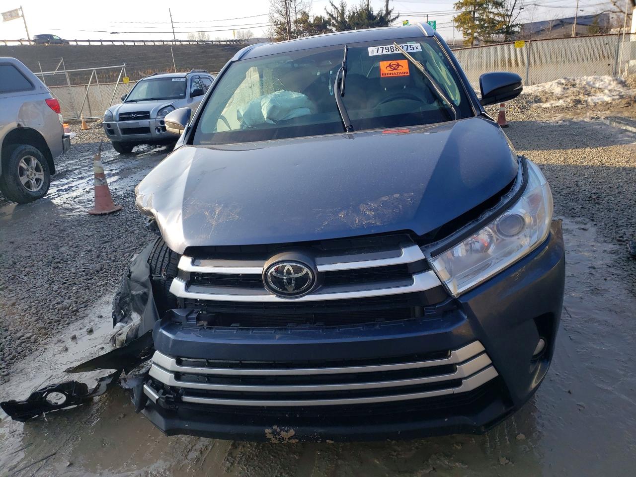 2019 TOYOTA HIGHLANDER SE photo 9