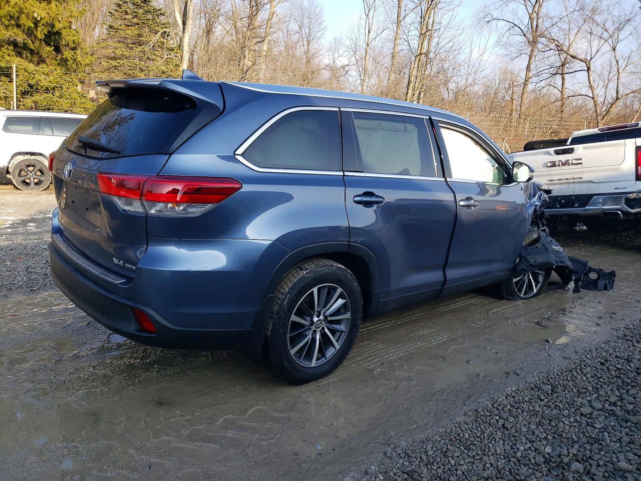 2019 TOYOTA HIGHLANDER SE photo 5