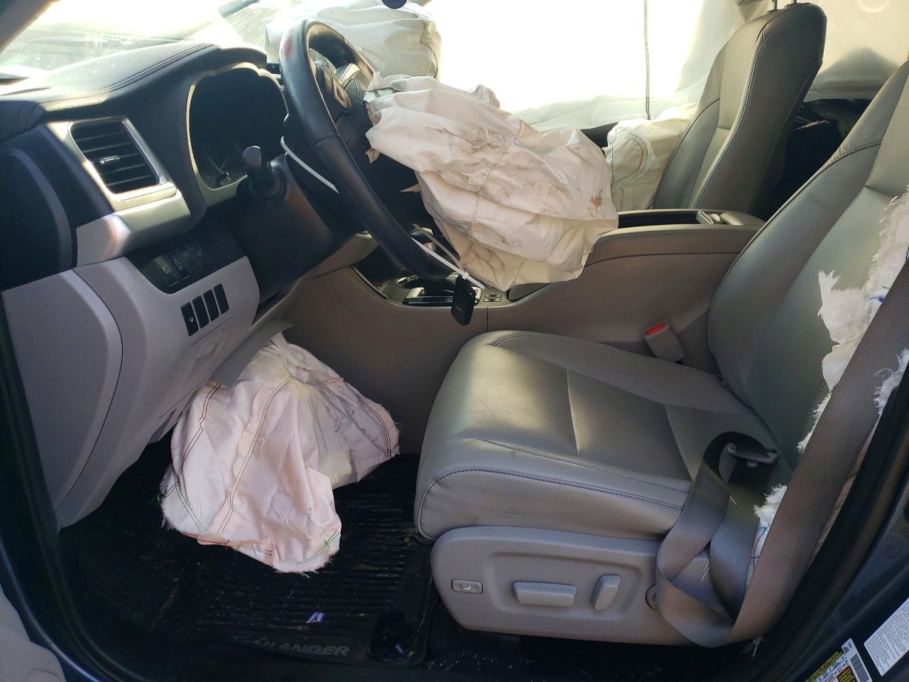 2019 TOYOTA HIGHLANDER SE photo 13
