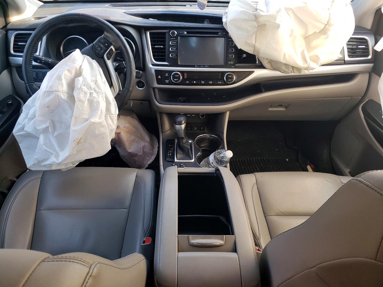 2019 TOYOTA HIGHLANDER SE photo 15