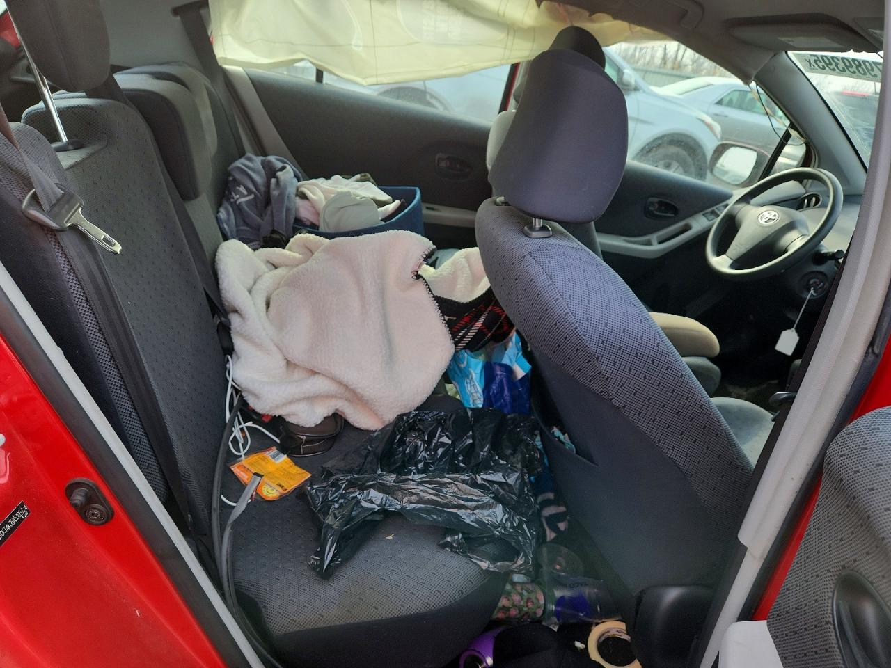 2010 TOYOTA YARIS photo 19