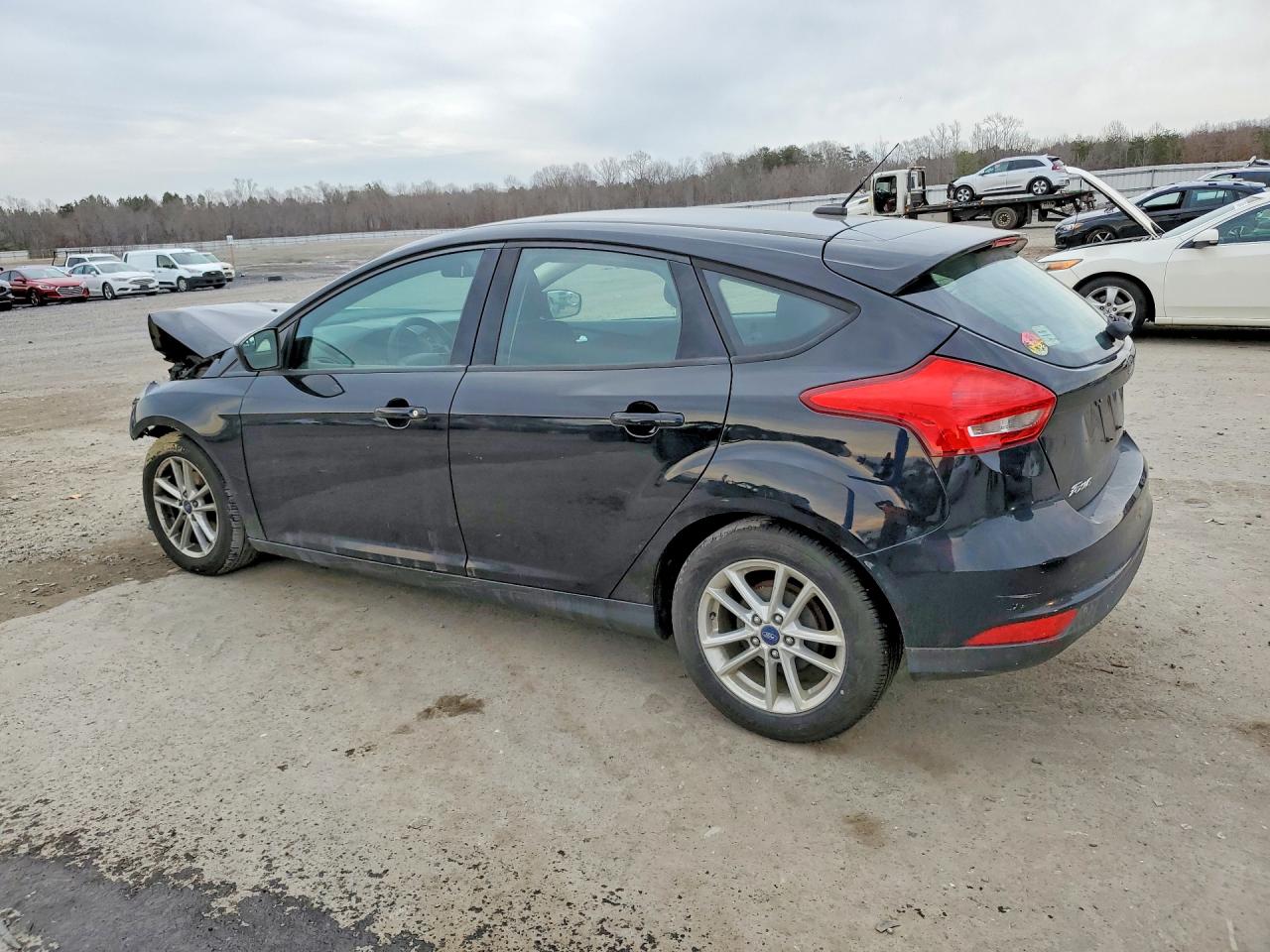 2018 FORD FOCUS SE photo 2