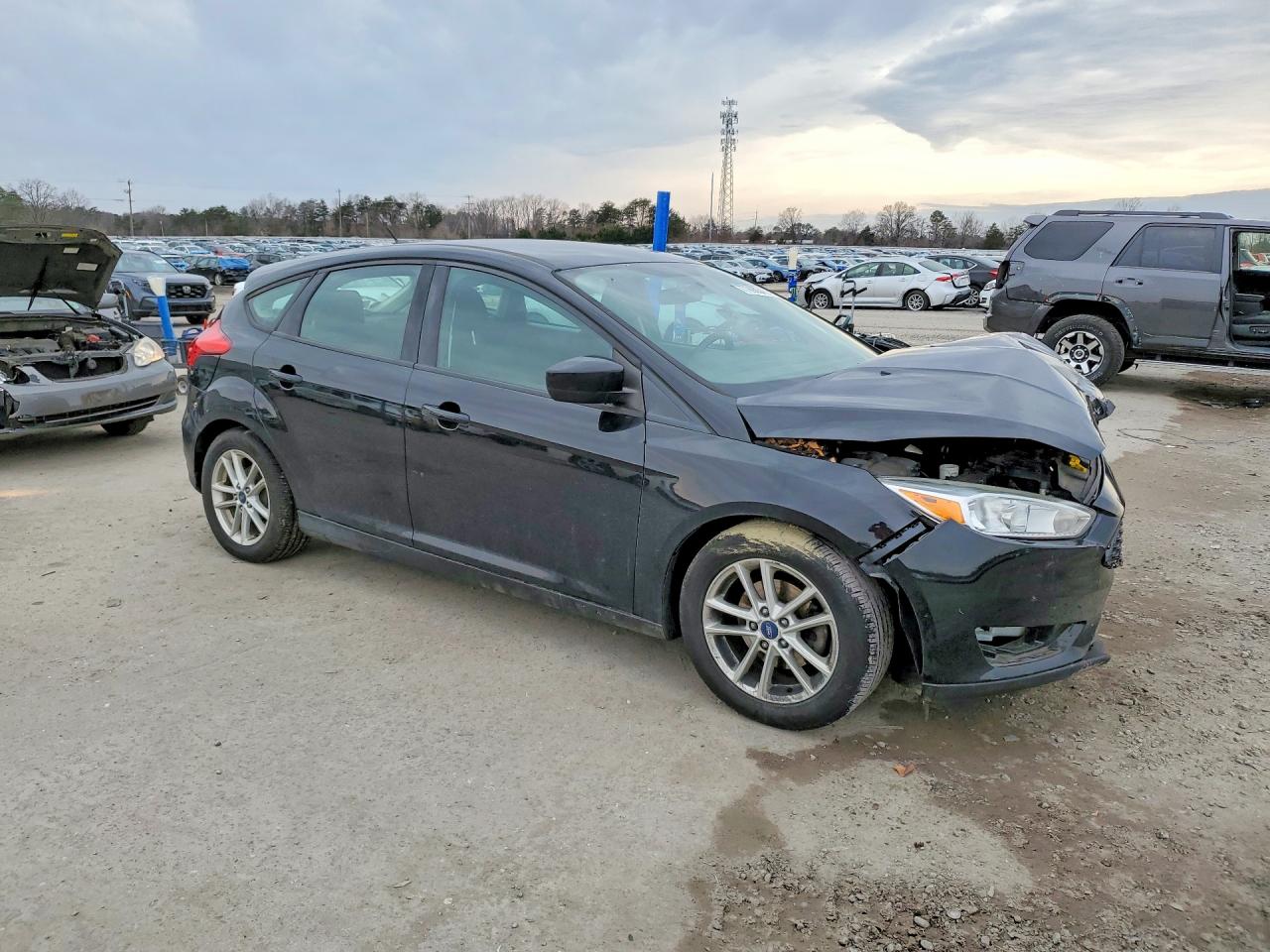 2018 FORD FOCUS SE photo 4