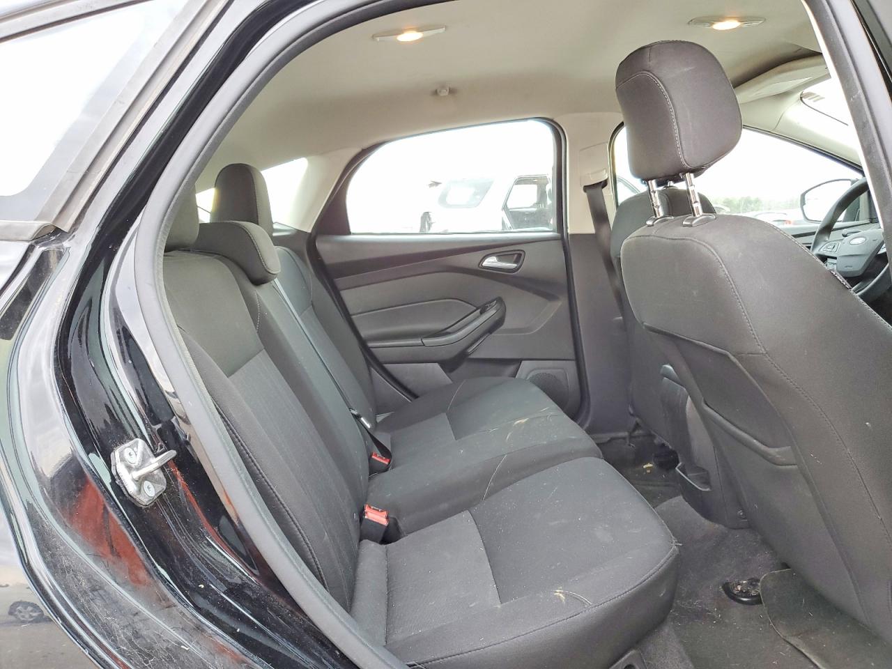 2018 FORD FOCUS SE photo 10