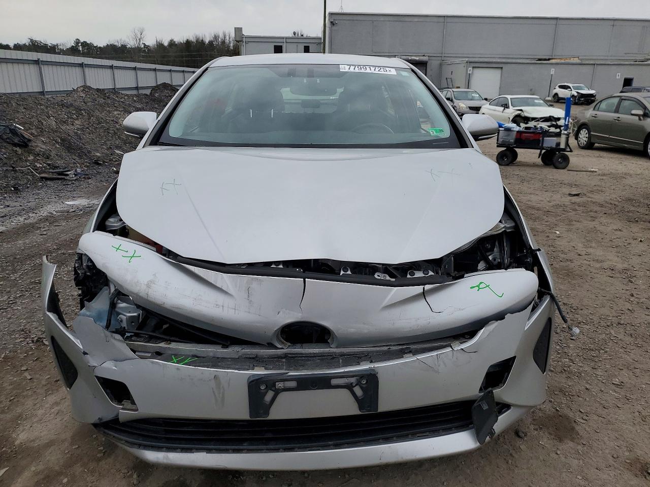 2016 TOYOTA PRIUS FOUR photo 5