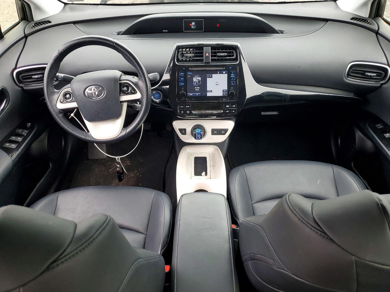2016 TOYOTA PRIUS FOUR photo 8