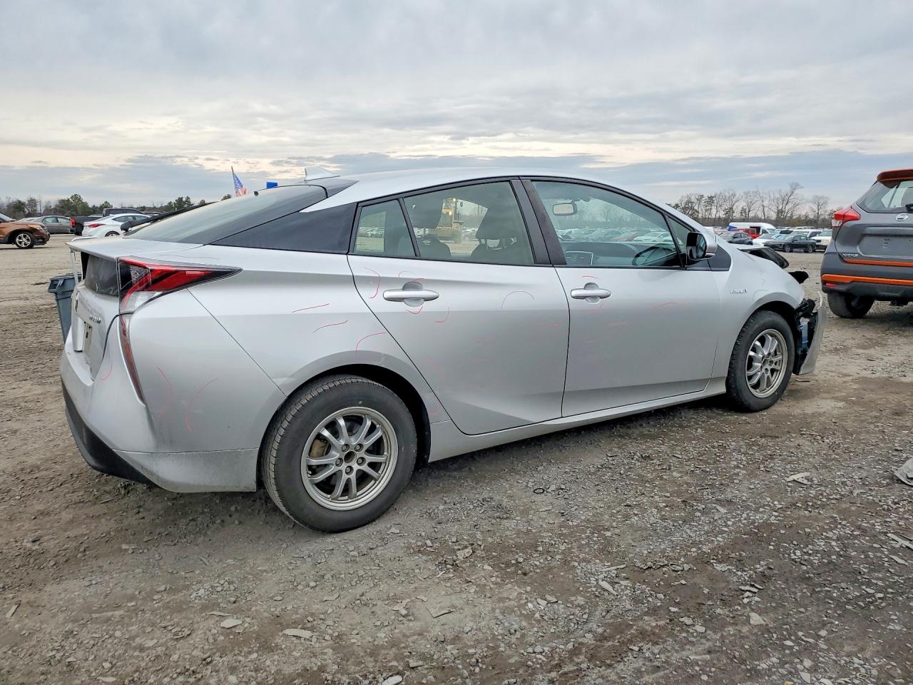 2016 TOYOTA PRIUS FOUR photo 3