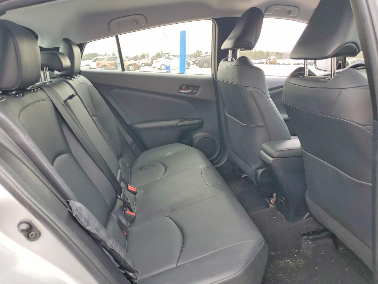 2016 TOYOTA PRIUS FOUR photo 10