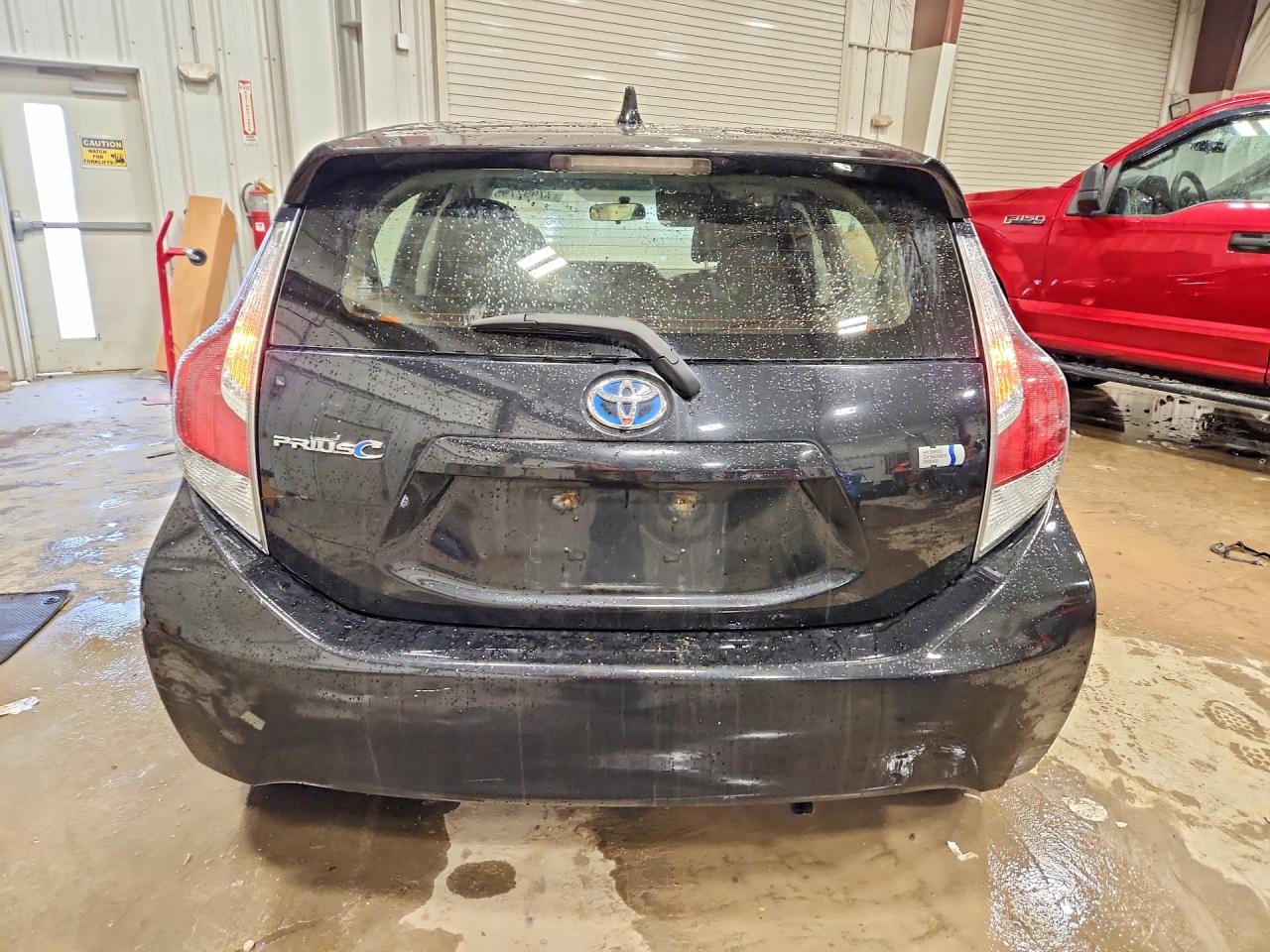 2016 TOYOTA PRIUS C TWO photo 16