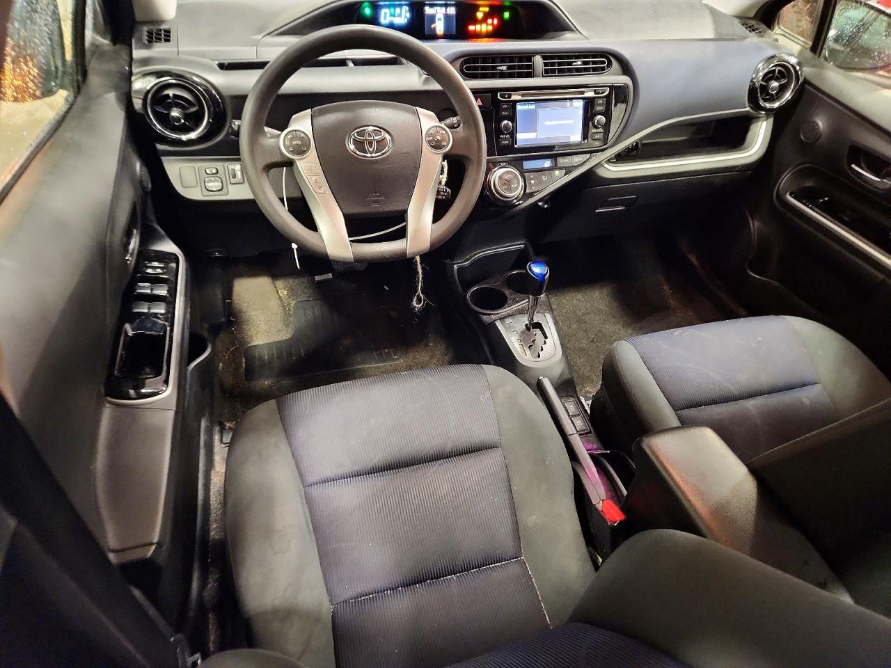 2016 TOYOTA PRIUS C TWO photo 22