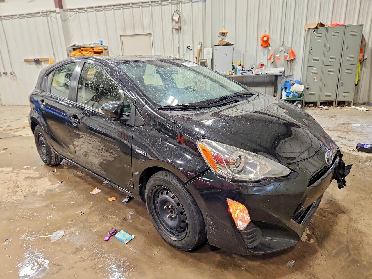 2016 TOYOTA PRIUS C TWO photo 10