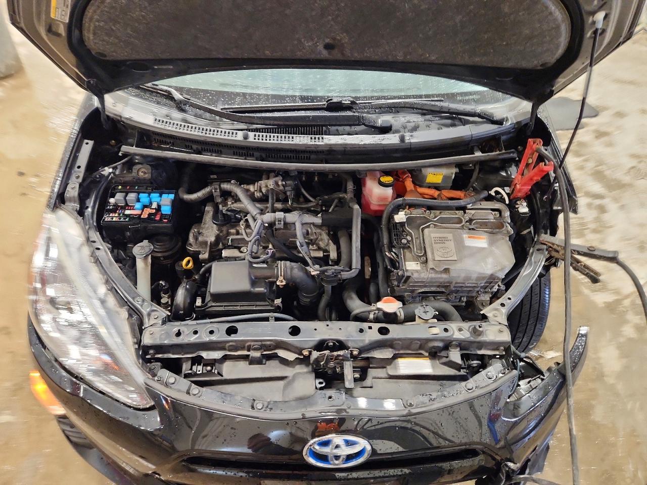 2016 TOYOTA PRIUS C TWO photo 31