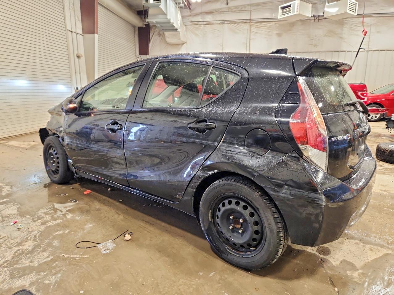 2016 TOYOTA PRIUS C TWO photo 4