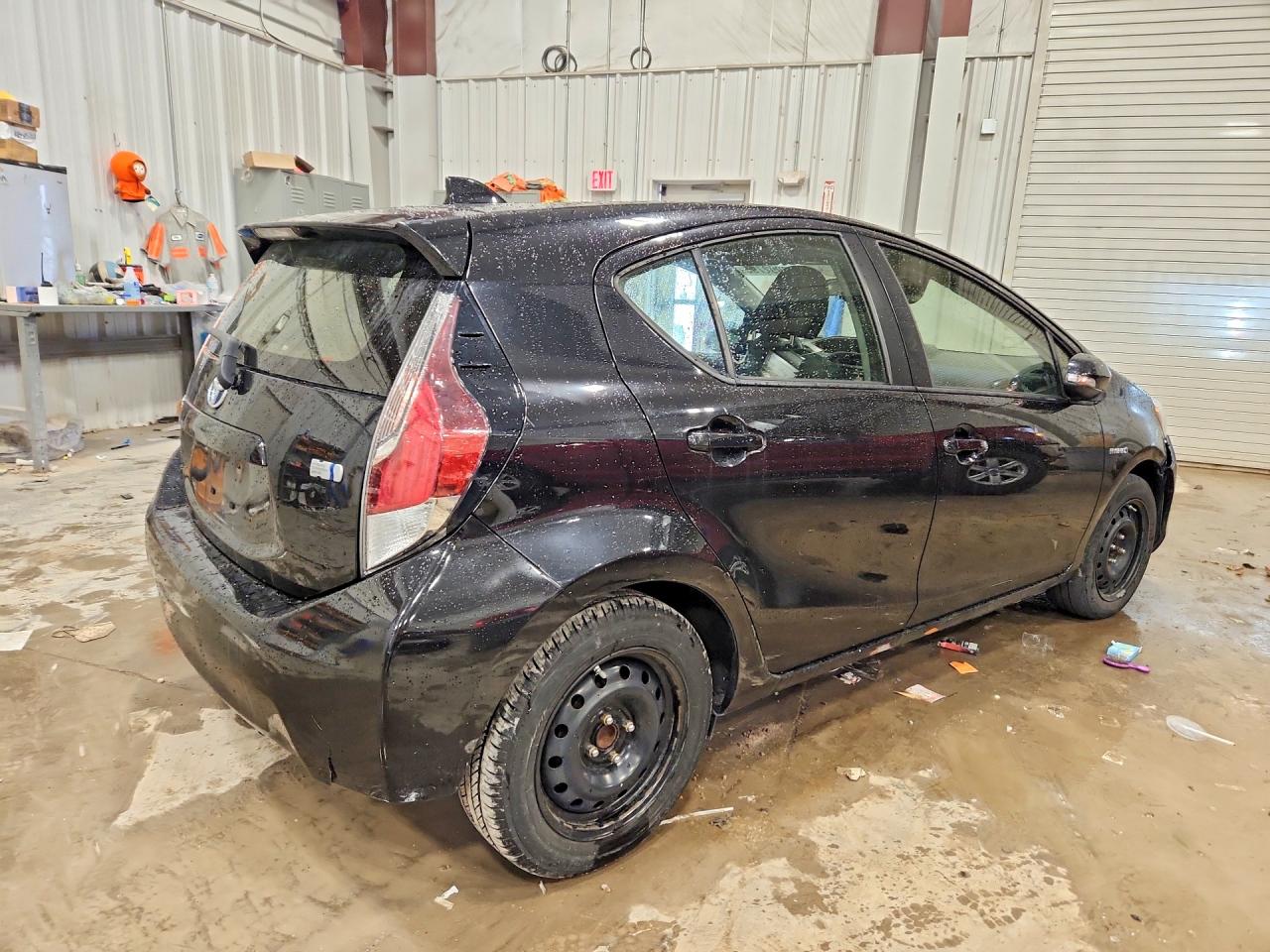 2016 TOYOTA PRIUS C TWO photo 7