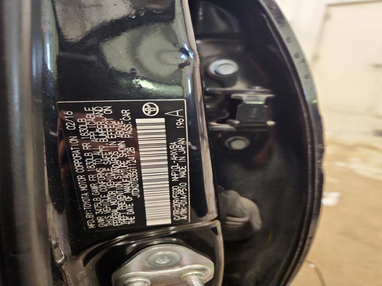 2016 TOYOTA PRIUS C TWO photo 34