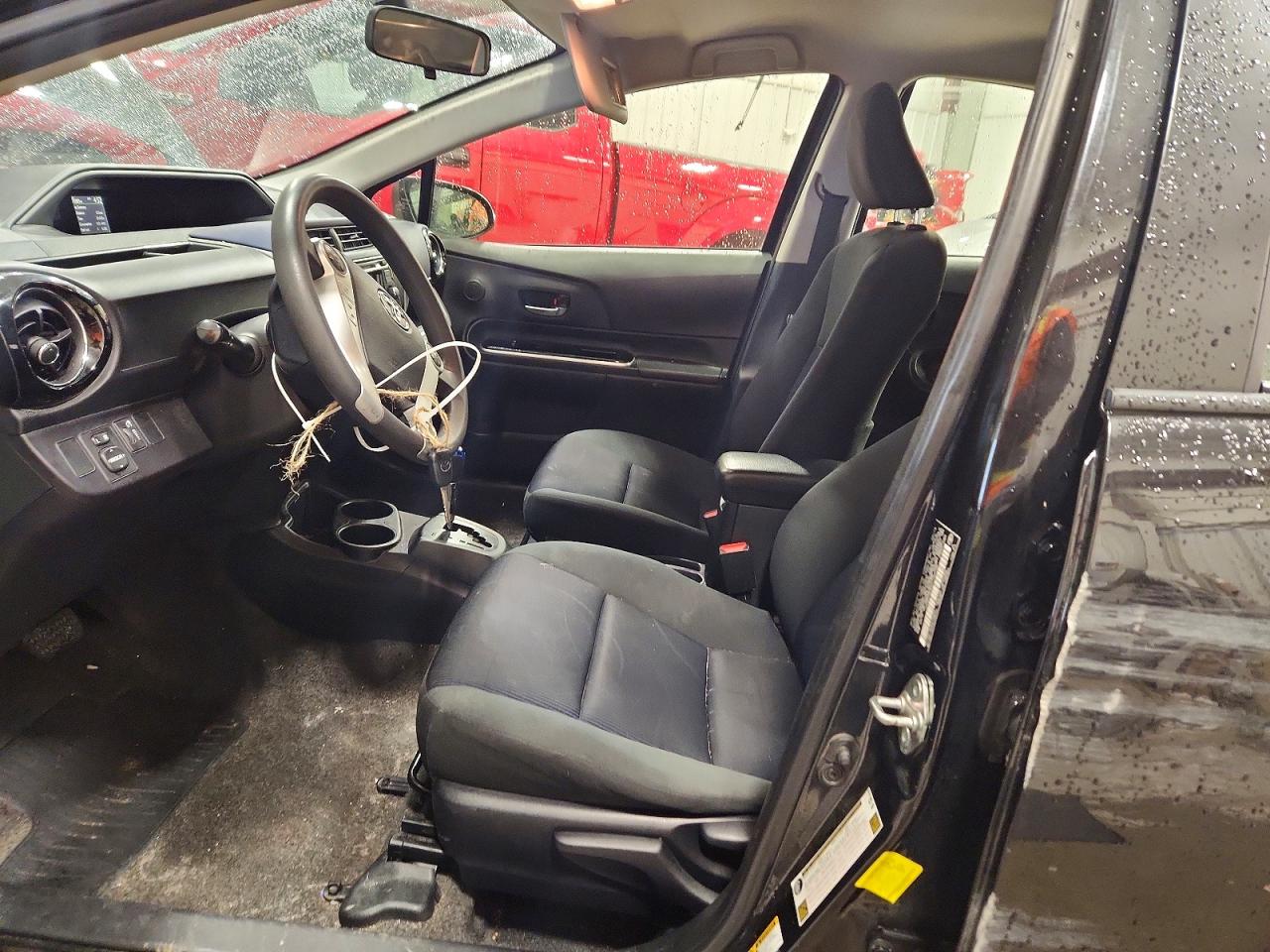 2016 TOYOTA PRIUS C TWO photo 19