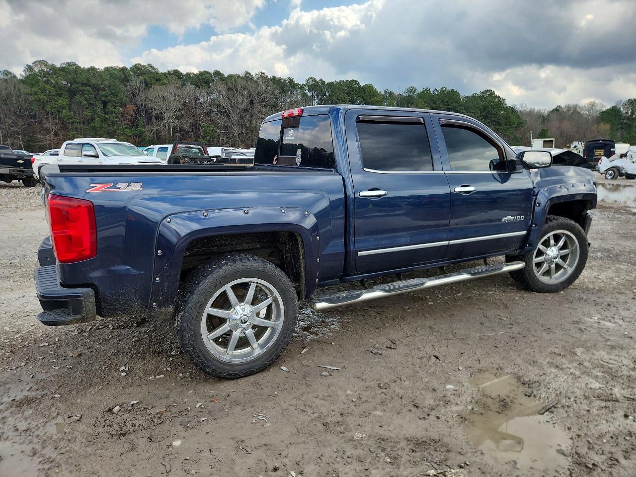 2018 CHEVROLET SILVERADO K1500 LTZ photo 3