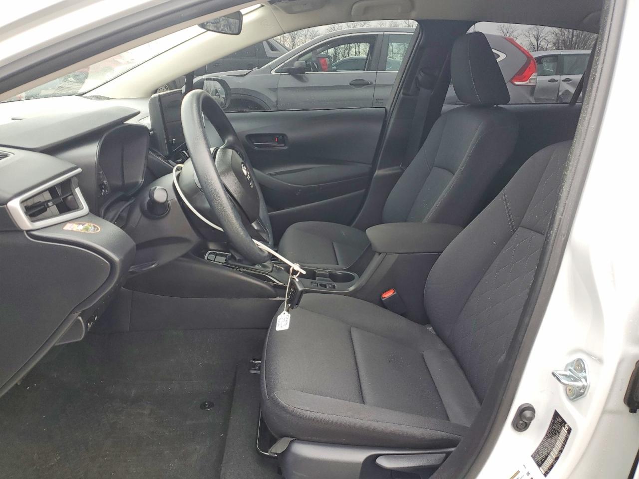 2025 TOYOTA COROLLA LE photo 13