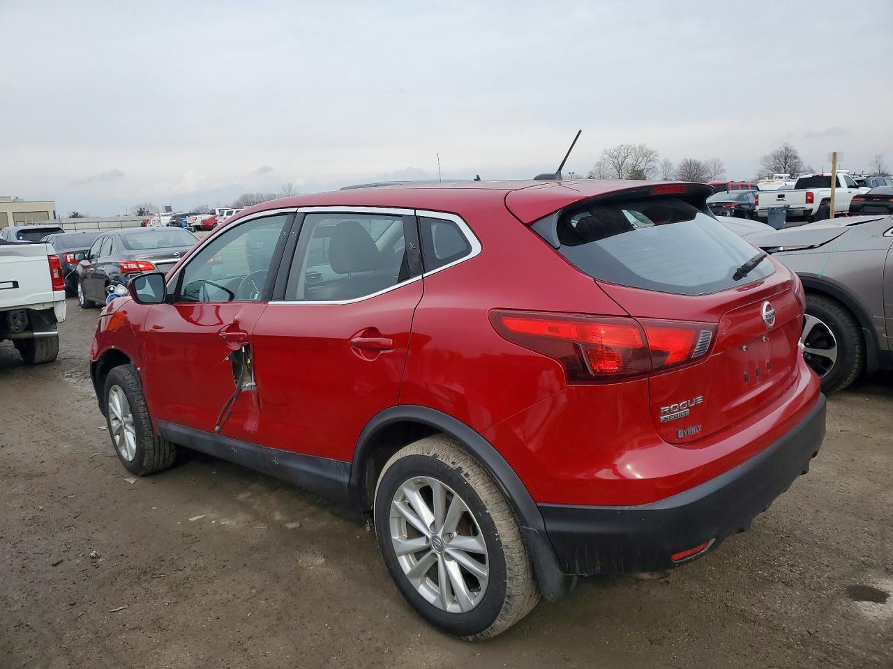 2018 NISSAN ROGUE SPORT S photo 2